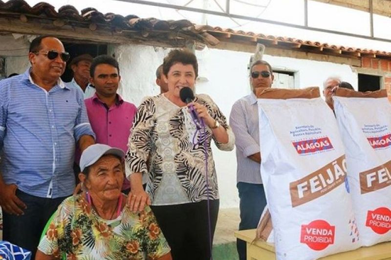 Prefeitura de Piranhas entrega sementes e mais de 9 mil alevinos a agricultores