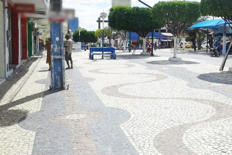 Criminosos a pé roubam telefones celulares e dinheiro em lanchonete em Delmiro Gouveia