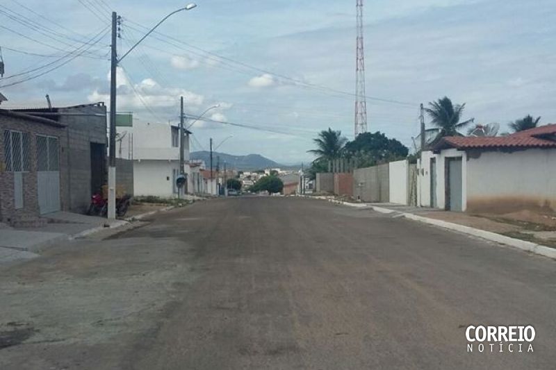 Criminosos armados e em motocicleta roubam dinheiro de padaria em Delmiro Gouveia