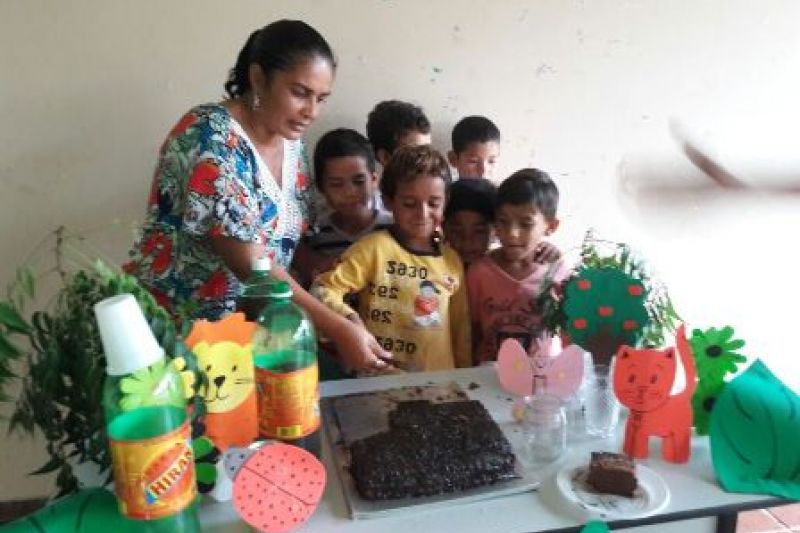 Ação social organiza festa de aniversário para crianças carentes que nunca tiveram uma