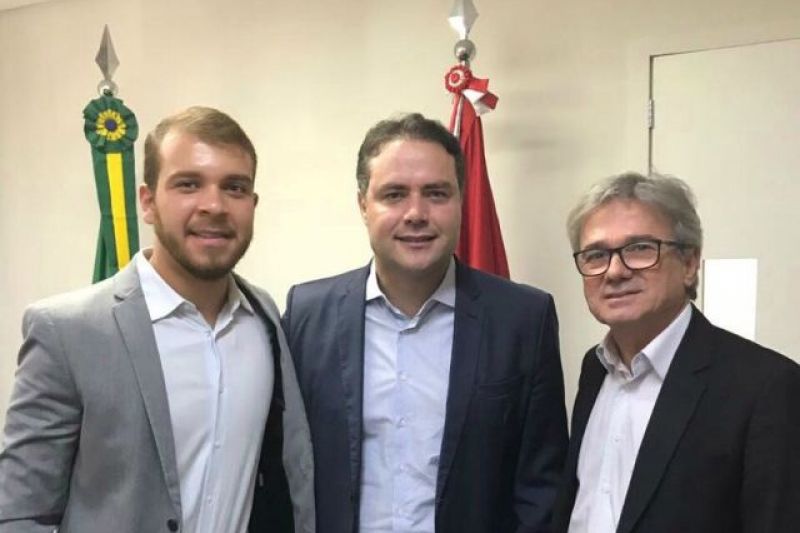 Prefeito de Canapi participa de encontro com Renan Filho para assinatura de convênio