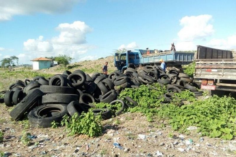 Prefeitura de Piranhas encerra Semana do Meio Ambiente com a retirada de pneus