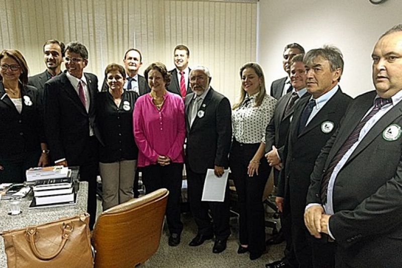 Prefeito Padre Eraldo participa de mobilização pelo aumento da Compensação Financeira