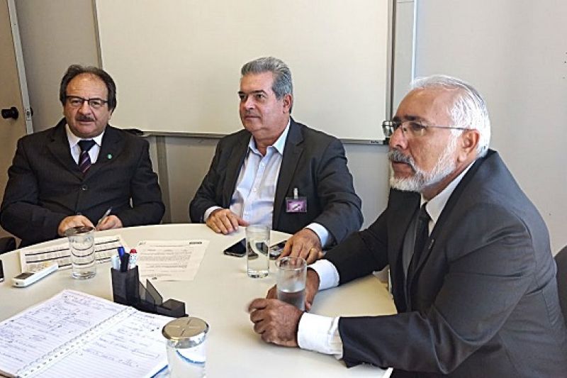 Prefeito Padre Eraldo participa de reunião em buscar de reativar PAA em Delmiro Gouveia