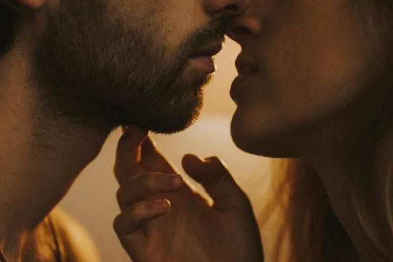 Sexo oral e relações sem camisinha estão disseminando supergonorreia, diz OMS