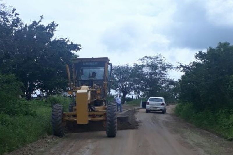 SEINFRA restaura mais de 100 quilômetros de estradas vicinais em Piranhas