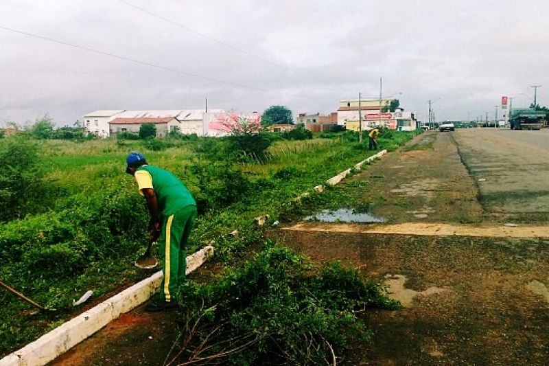 Prefeitura de Delmiro Gouveia inicia Mutirão de Limpeza em bairros do município