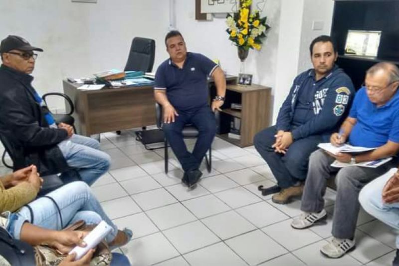 Prefeito discute plano de ação da Coleta Seletiva durante reunião com secretariado