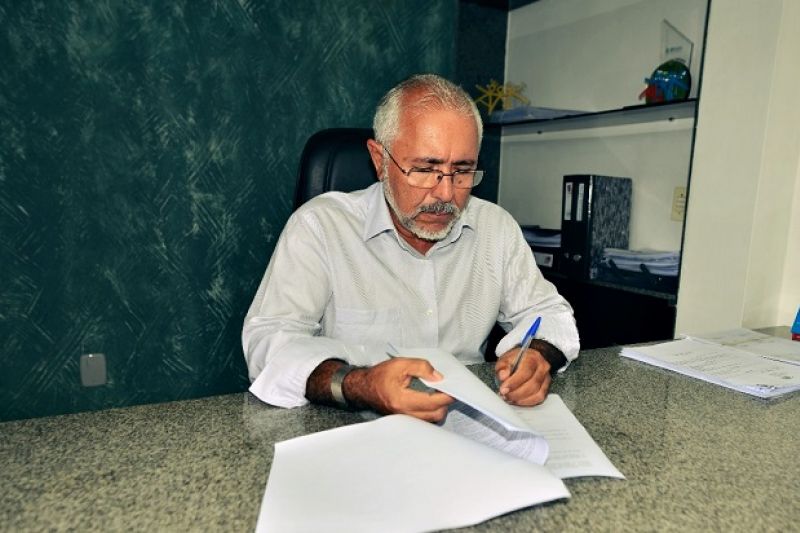 Padre Eraldo entregará projeto de reabertura do matadouro ao governador Renan Filho