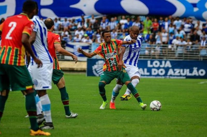 Dirigente diz que Jorge Fellipe fica no CSA: