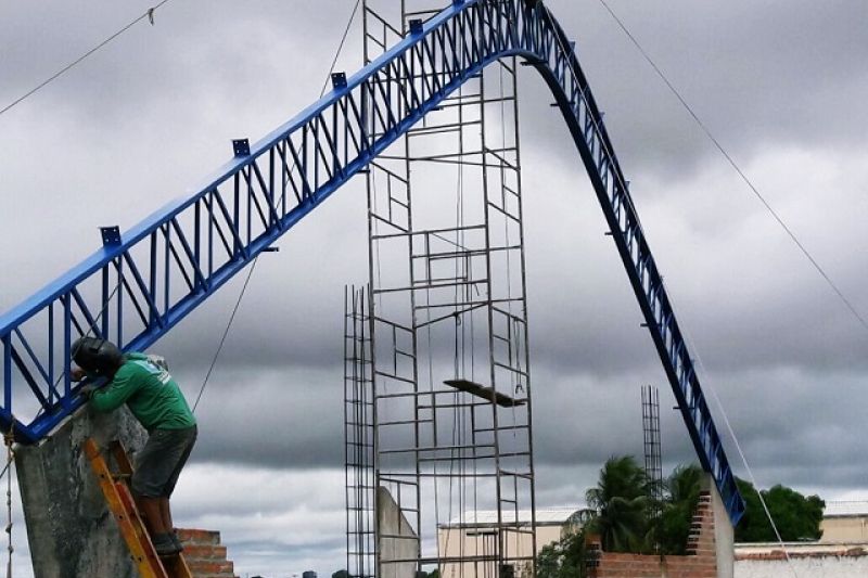 Obras de construção do ginásio de esportes do Bairro Bom Sossego seguem em ritmo acelerado