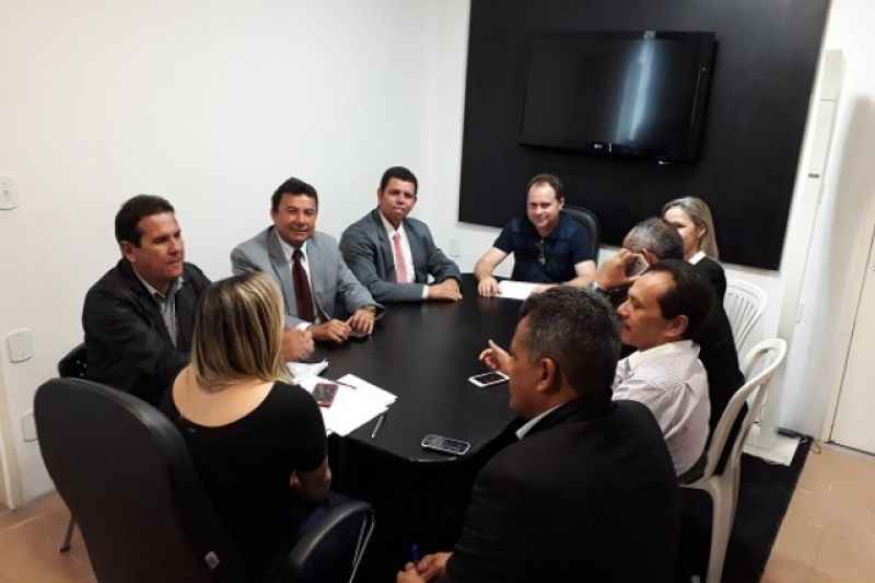 Vereadores reúnem-se com equipe da Prefeitura para esclarecimentos sobre situação da UPA