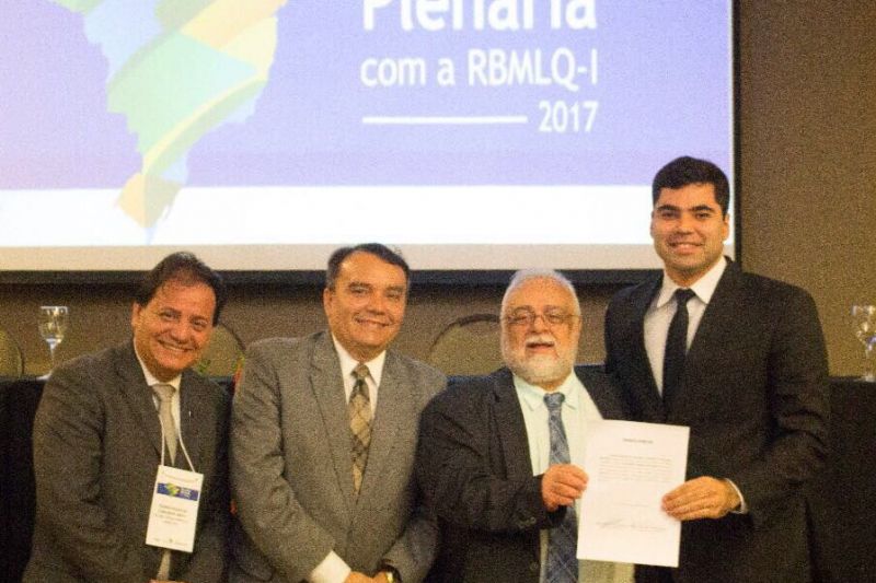 Em plenária nacional do Inmetro, Luiz Pedro recebe menção honrosa por trabalho no Inmeq