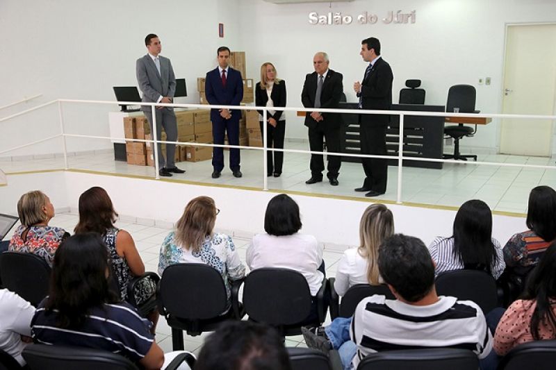 Presidente do TJ/AL visita Fórum de Delmiro Gouveia e entrega 14 computadores