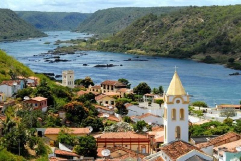 Prefeitura de Piranhas suspende contratos e demite servidores contratados e comissionados