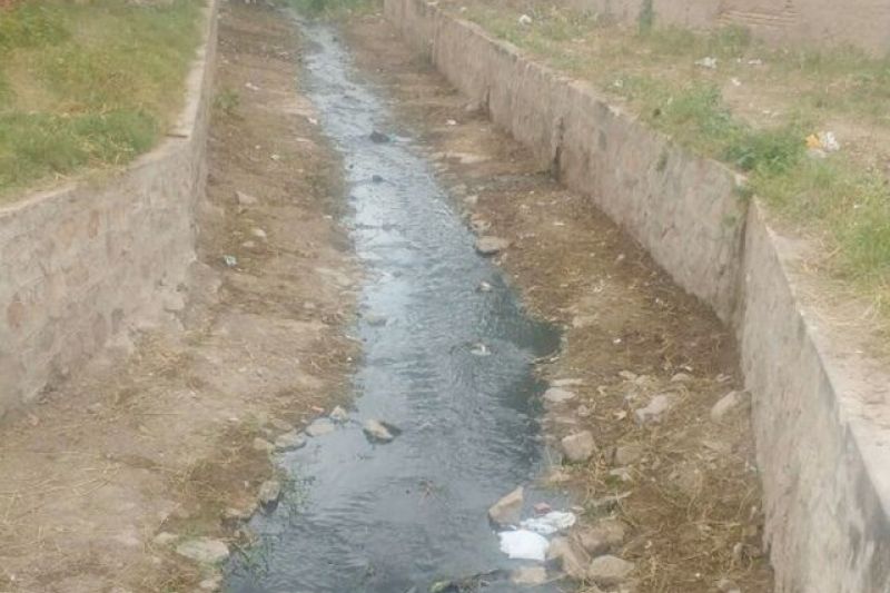 Prefeitura de Delmiro Gouveia inicia limpeza em canais de esgoto do município