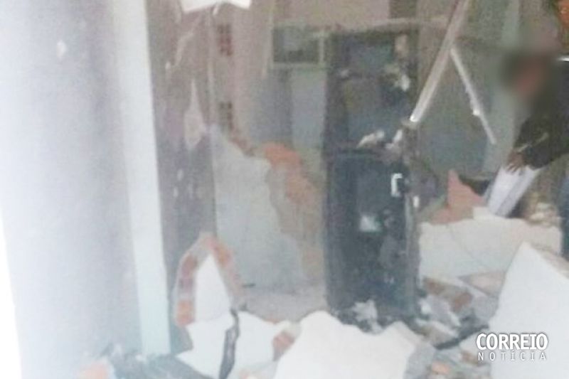Criminosos invadem cidade de Mata Grande, fazem reféns e explodem agência do Bradesco
