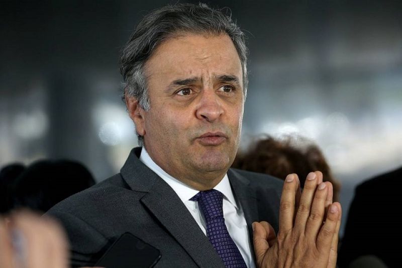 Aécio Neves diz que PSDB sairá do governo Temer 'pela porta da frente'