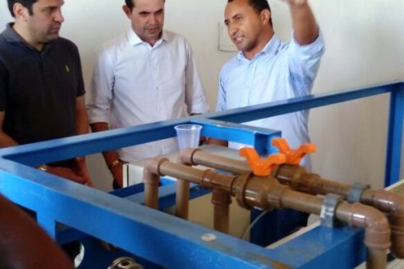 Edilson Ramos participa de visita e entrega de sistema simplificado de água no Sertão