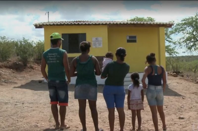 Primeira casa feita com tijolos ecológicos é entregue em comunidade de Pariconha
