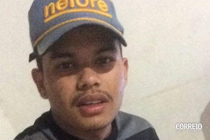 Canapi: jovem morre a caminho de unidade de saúde após bater moto em placa de sinalização