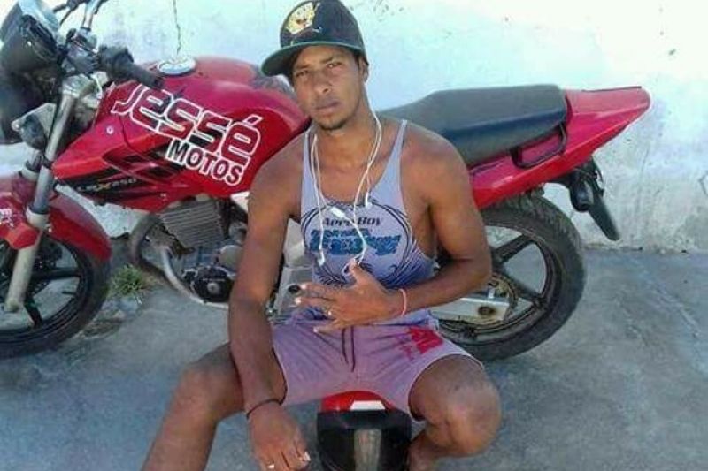 Jovem que não estaria utilizando capacete morre em acidente com moto em Delmiro Gouveia