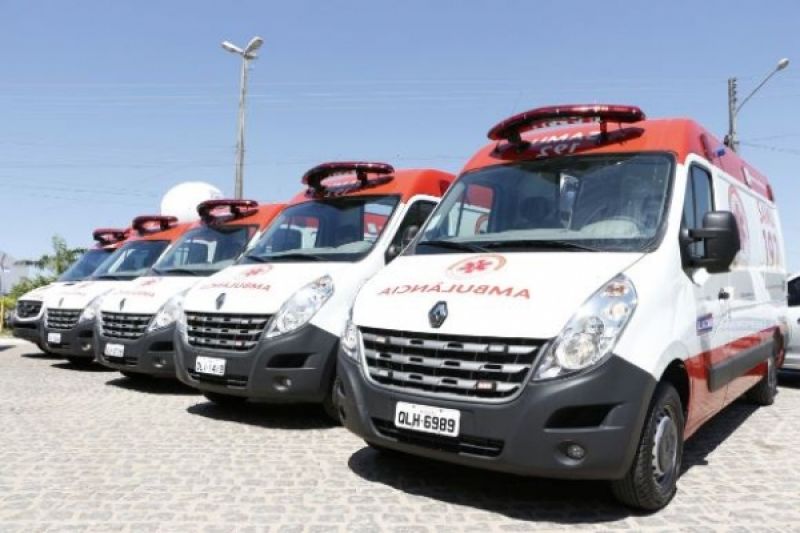 Cinco municípios do Alto Sertão recebem novas ambulâncias para o Samu