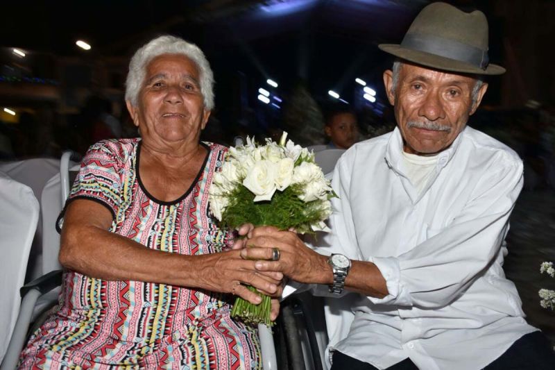 Casamento coletivo durante Governo Presente realiza sonho de 36 casais de Água Branca