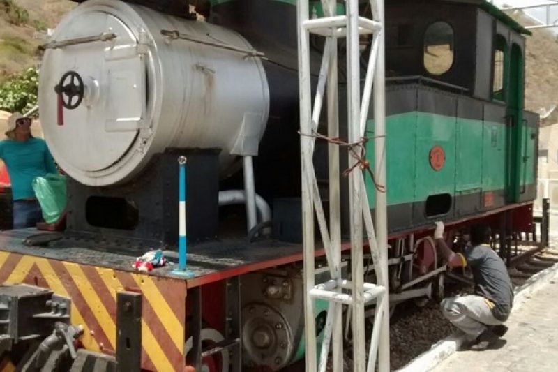 Prefeitura de Piranhas e CBTU realizam manutenção na locomotiva Maria Fumaça