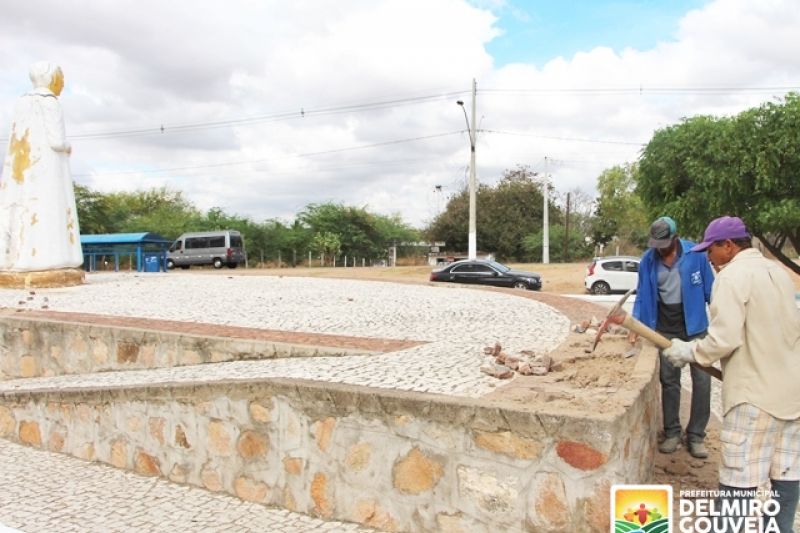 Prefeitura de Delmiro Gouveia inicia reparos nas praças públicas do município