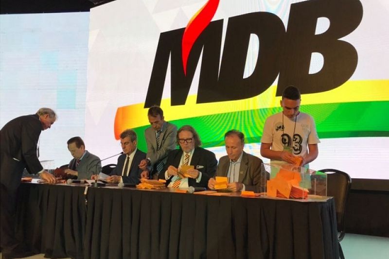 PMDB aprova mudança de nome e passa a ser chamado de MDB