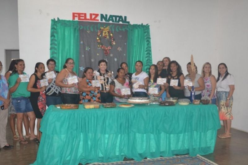 Prefeitura realiza entrega de certificados do curso de Doces e Salgados