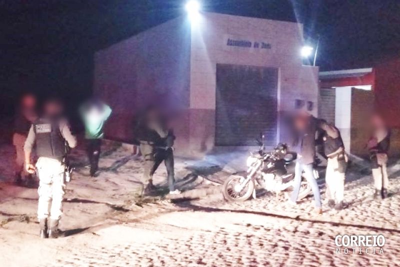 Polícia realiza várias abordagens em bares e veículos durante feriado do Natal em Inhapi