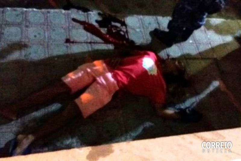 Homem é assassinado com vários tiros na calçada da igreja matriz de Água Branca
