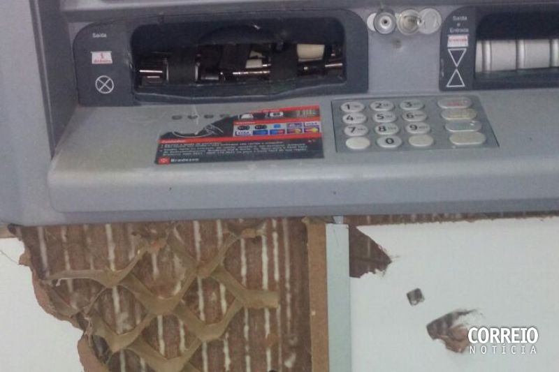 Agência bancária do Bradesco é alvo da ação de criminosos fortemente armados em Canapi