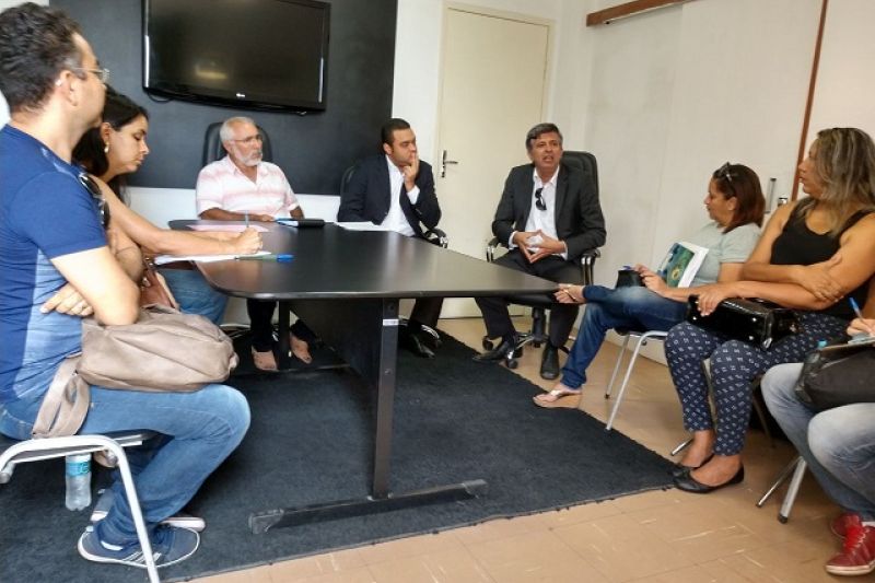 Prefeito Padre Eraldo discute precatórios do FUNDEF com representantes do SINTEAL e MPE