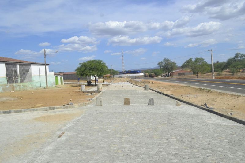 Canapi: povoado Carié recebe pavimentação em suas ruas