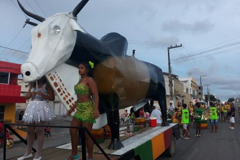 Prefeitura de Delmiro resgata Escola de Samba, Boi Maluco, que não desfilava há 20 anos