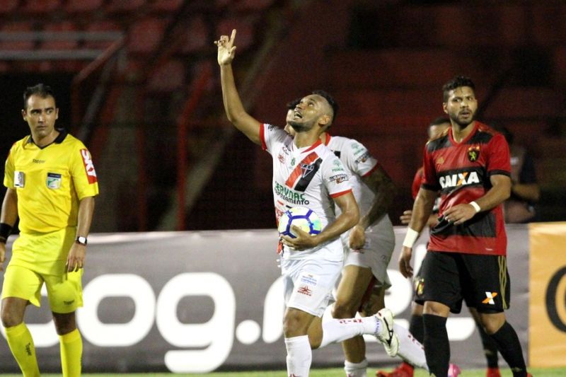 Inhapiense faz dois gols e ajuda Ferroviário em classificação histórica na Copa do Brasil