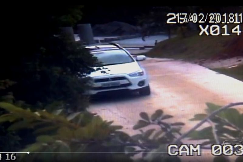 Bancária é presa fazendo sexo oral em menino dentro de carro de luxo no Morro do Moreno