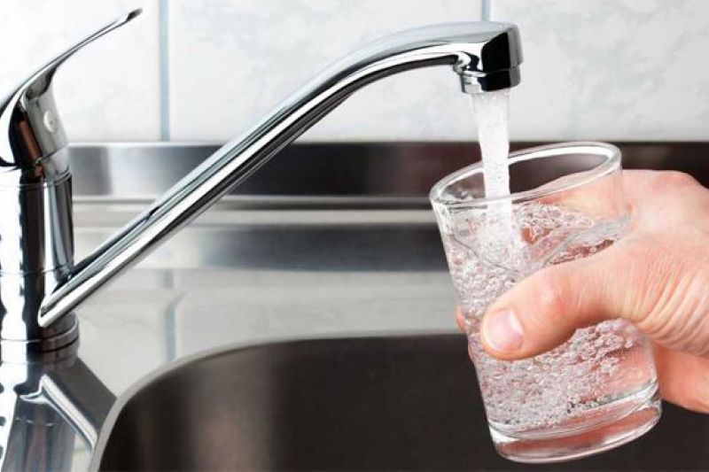 Casal efetua reparos em captação para normalizar abastecimento em povoados de Delmiro