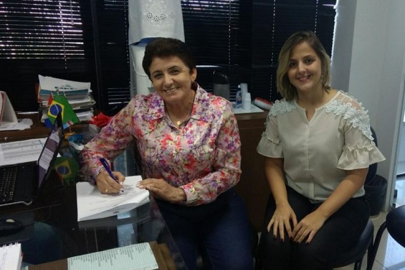Prefeita de Piranhas assina termo para reabertura do posto do Instituto de Identificação