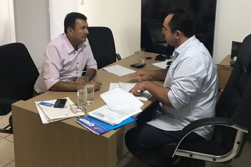 Presidente da Câmara de Delmiro vai a Maceió buscar informações sobre taxa de iluminação