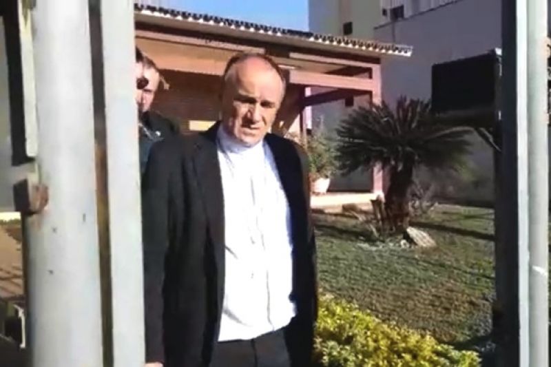 Bispo e padres são presos em operação contra desvios de recursos na Igreja Católica