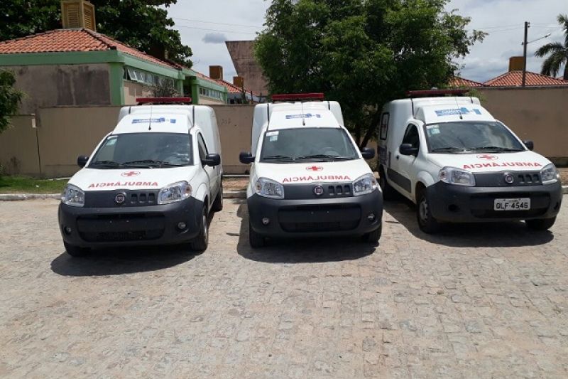Prefeitura de Canapi:  Vinícius Lima entrega mais três  Ambulâncias à população