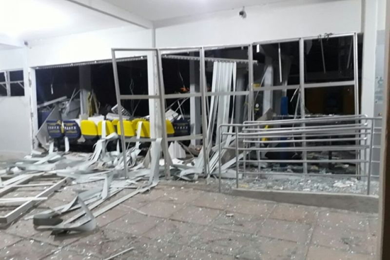 Ação criminosa resulta na explosão da agência do Banco do Brasil em Piranhas