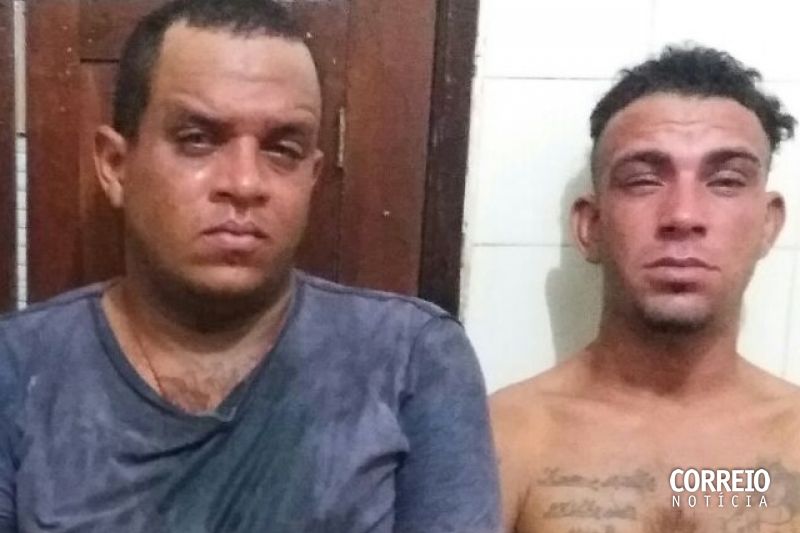 Polícia prende suspeitos de roubar celular armados com faca peixeira em Delmiro Gouveia