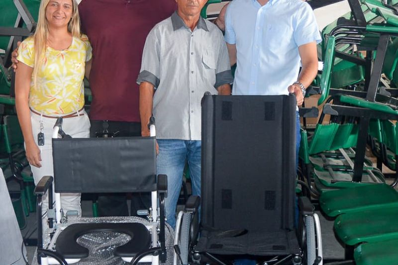 50 cadeiras de rodas são entregues a portadores de necessidades especiais em Mata Grande