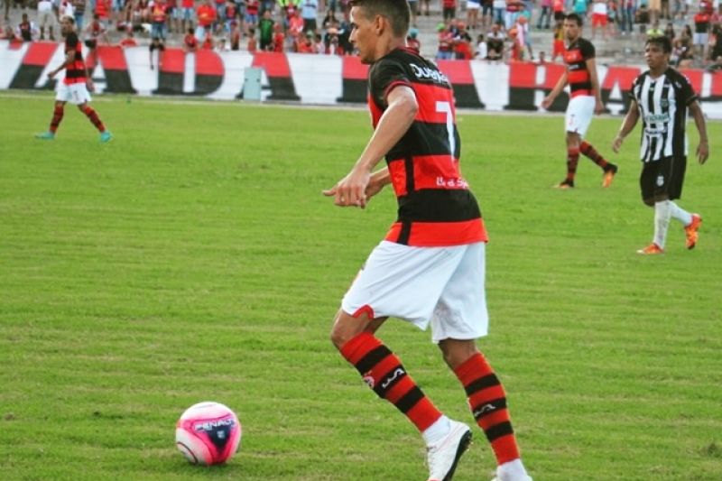 Tarcísio marca e garante vitória do Campinense na primeira partida da final do Paraibano
