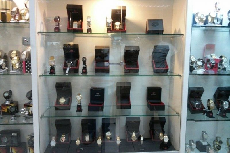 Criminosos roubam relógios e telefones celulares de ótica em Delmiro Gouveia